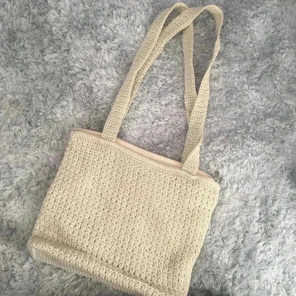 The Sak‎ white woven purse